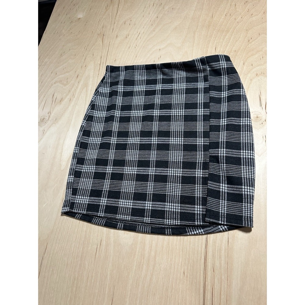 Liz and Sara Plaid Women's Skirt Size Medium Black White